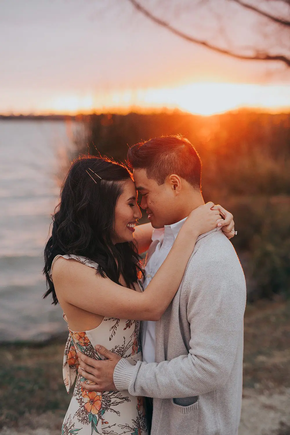 lakeside engagement photos