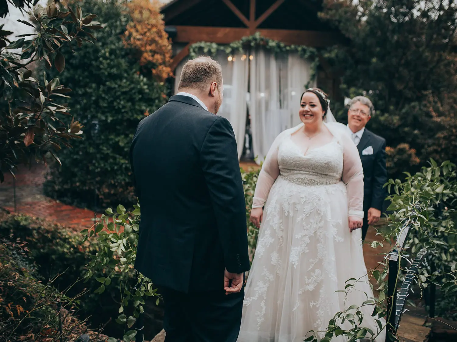bride groom first look