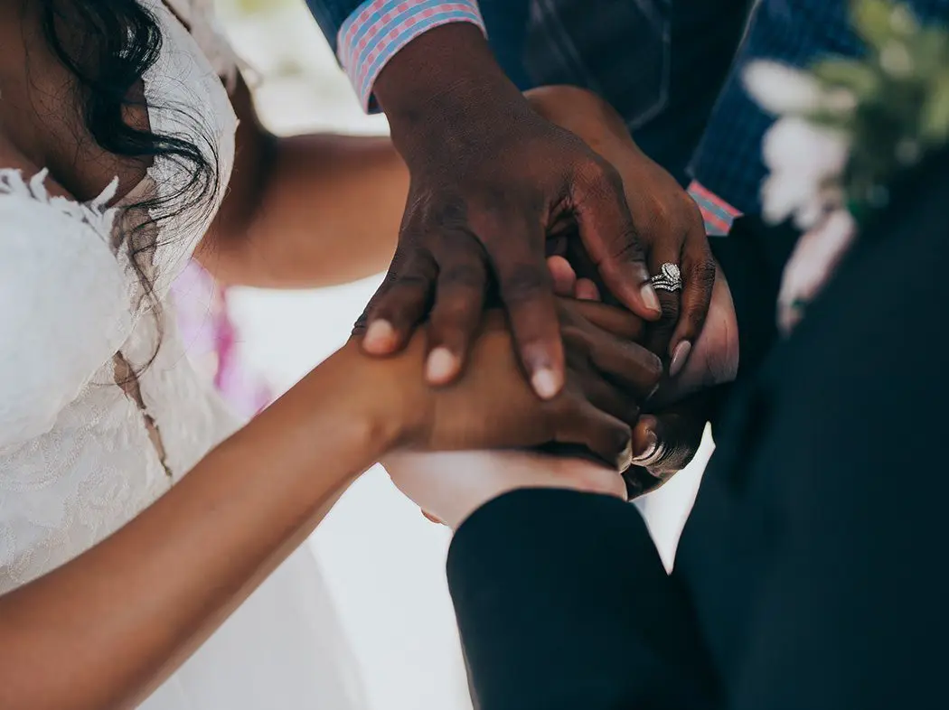 candid wedding ceremony photos