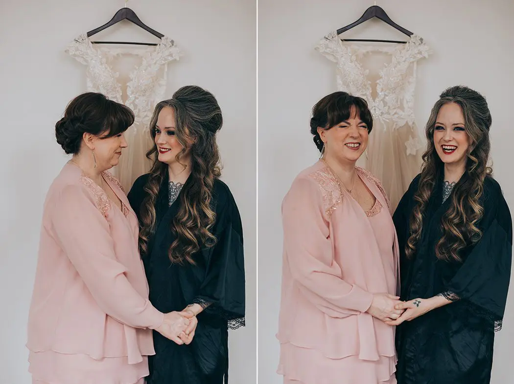 mother daughter wedding getting ready