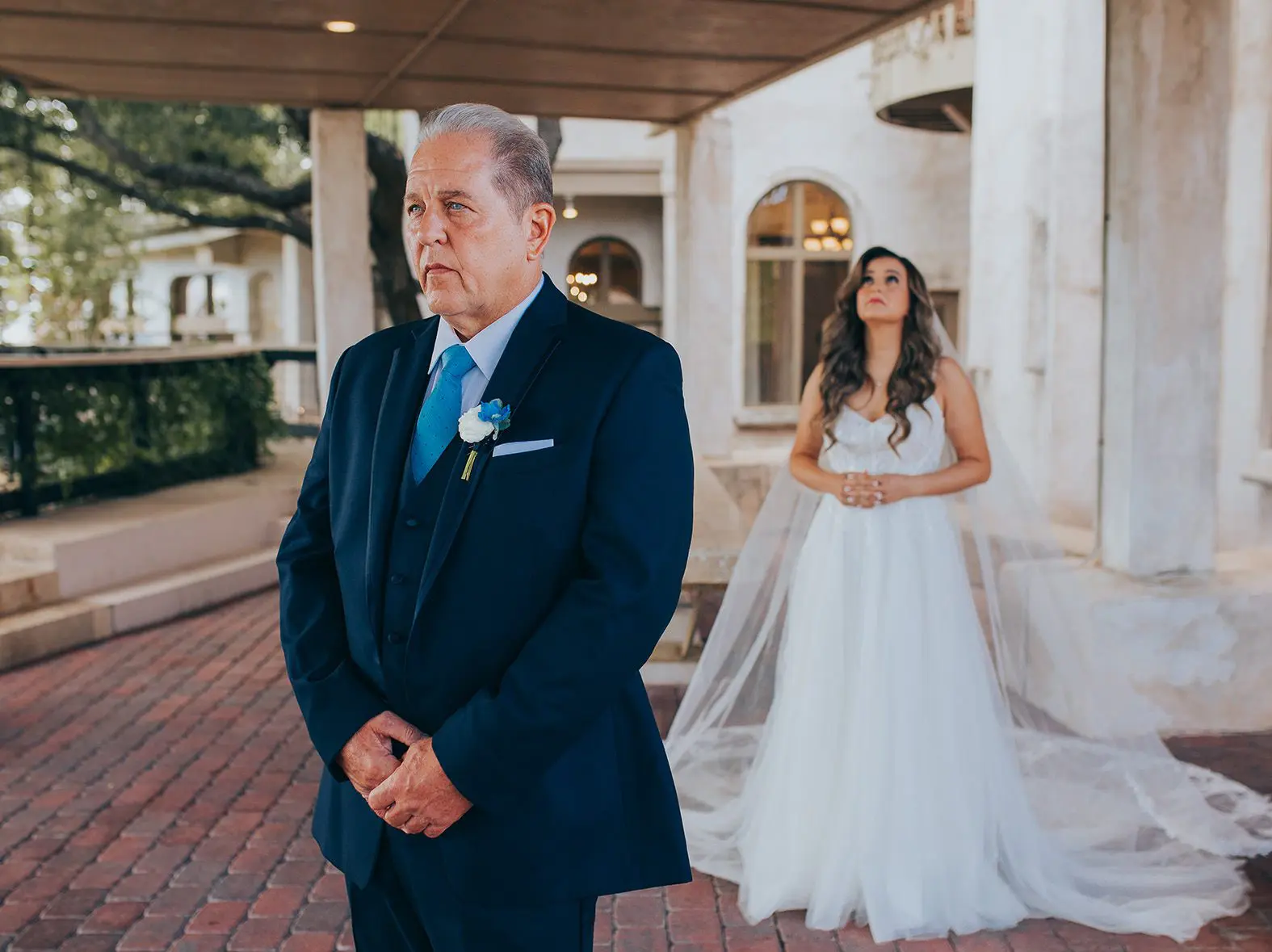 father daughter first look wedding photos