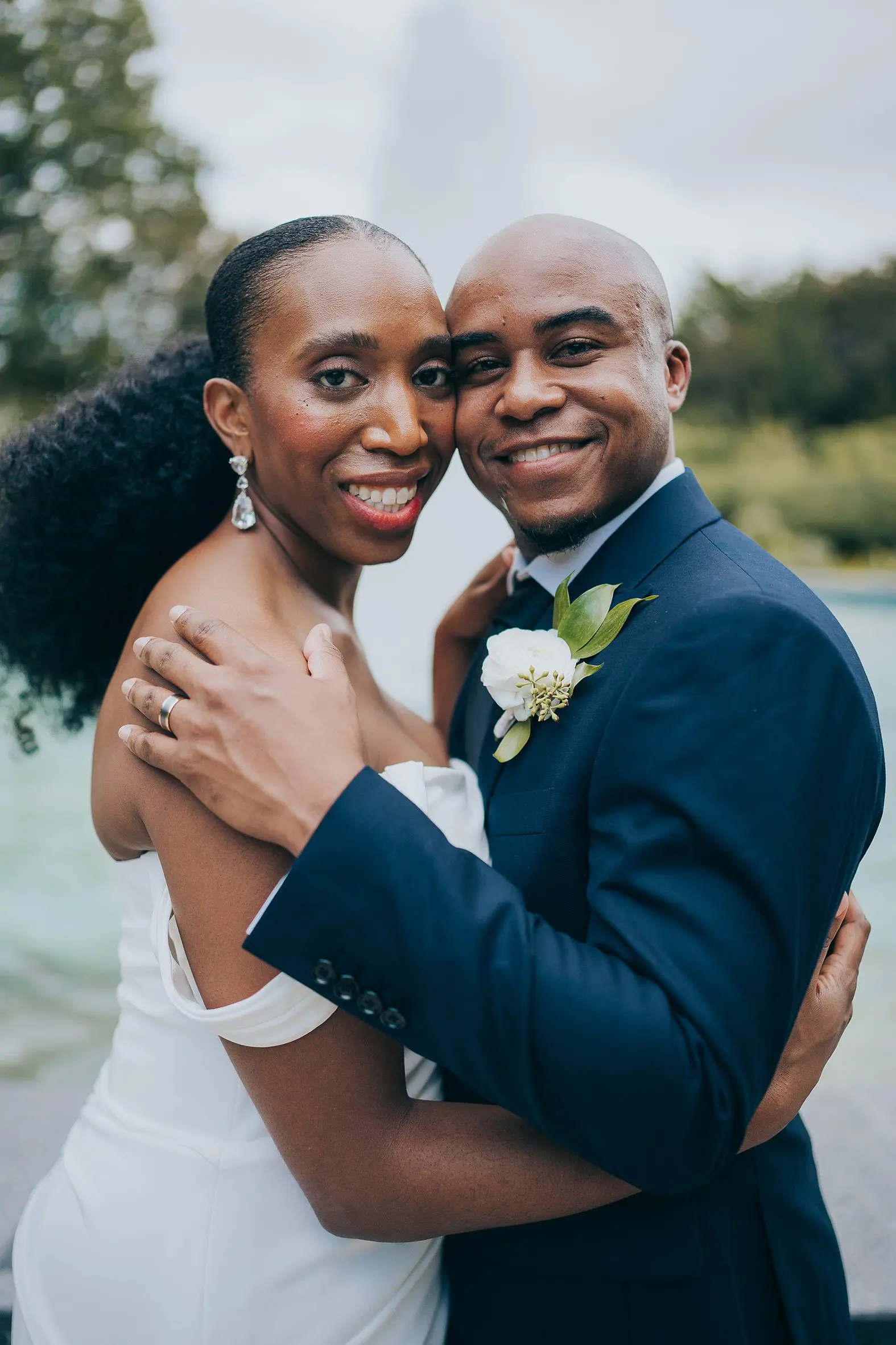 newlywed portraits at texas discovery garden