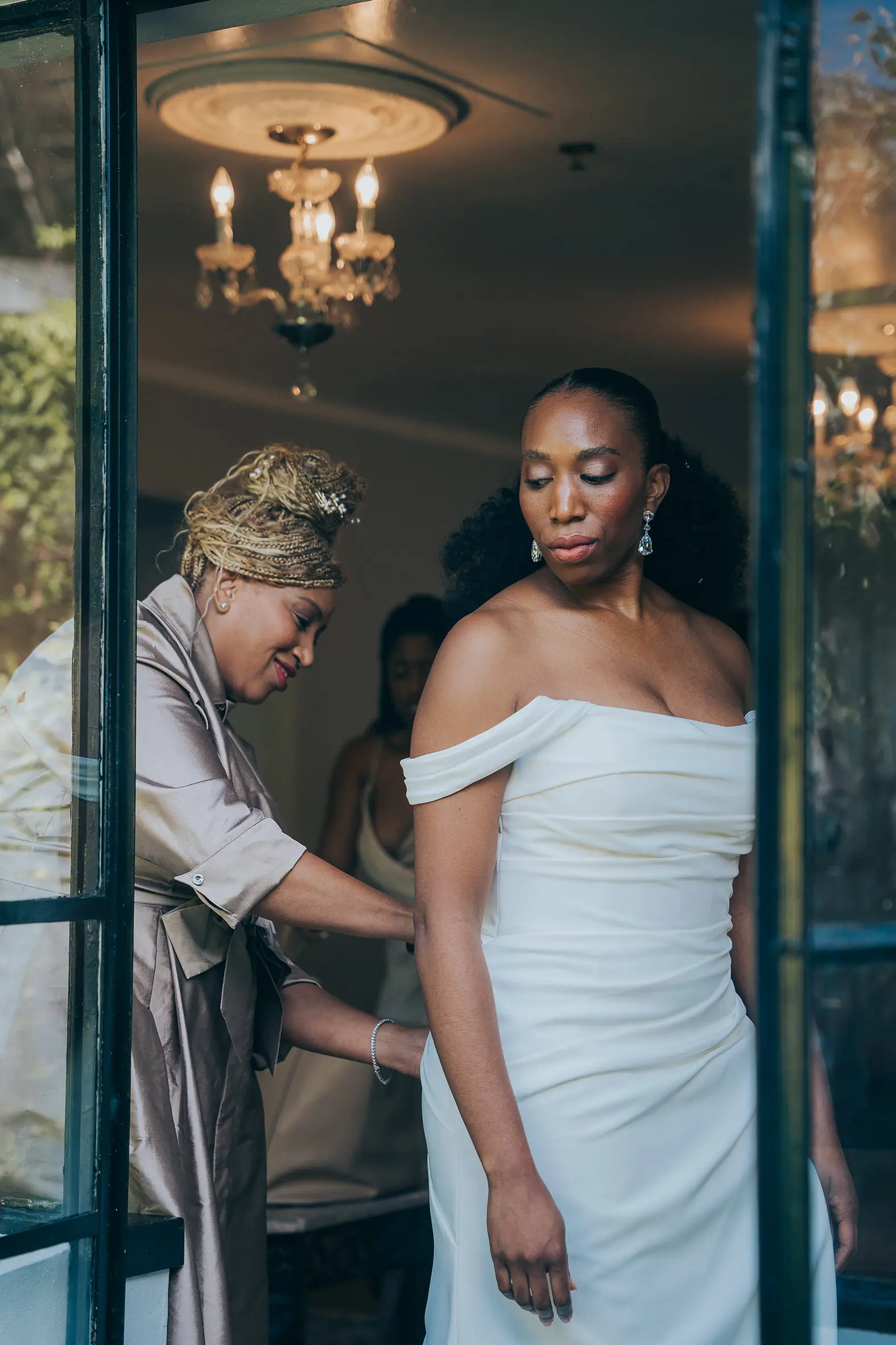 wedding photographer at Texas Discovery Garden